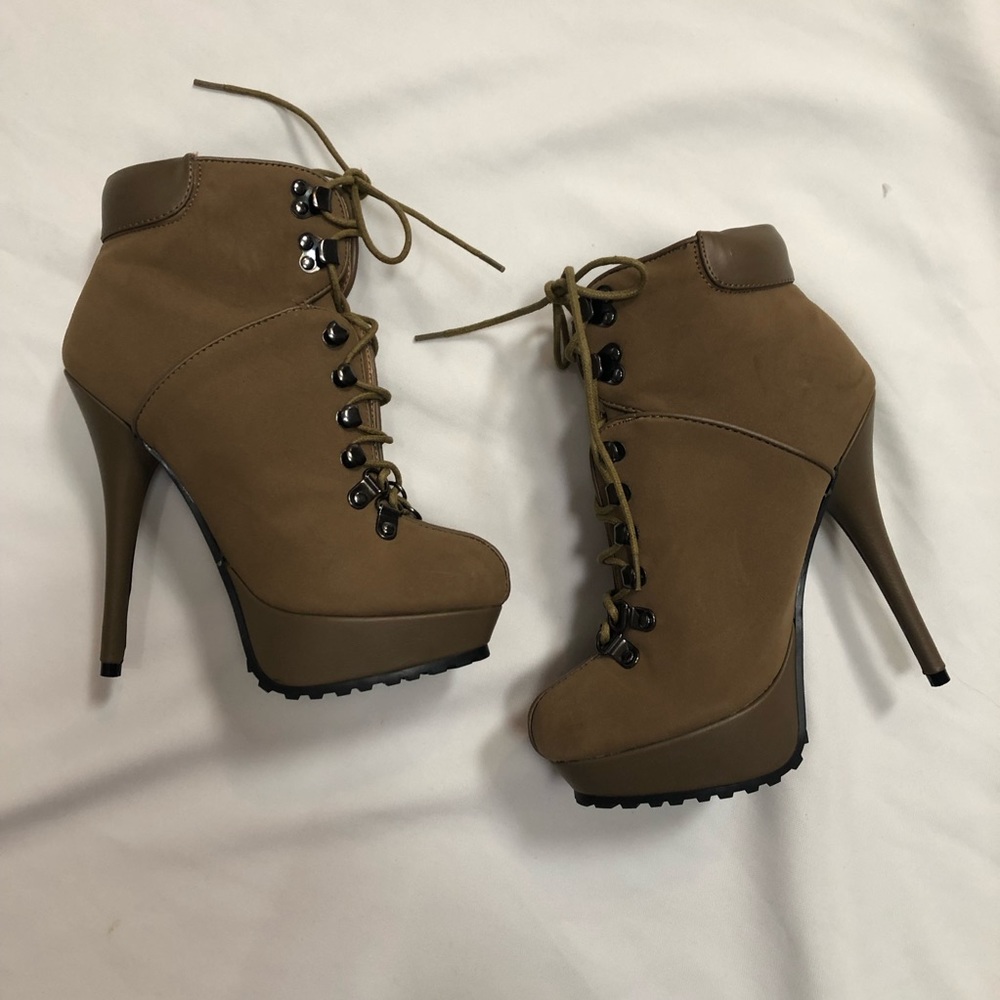 Women boots booties